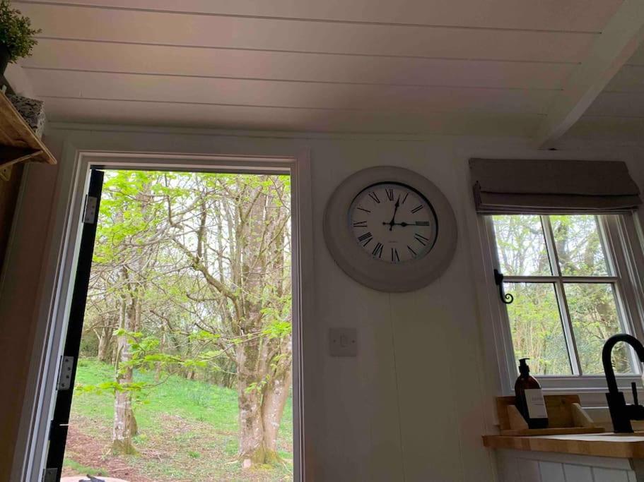 Cornwall Woodland Shepherd'S Hut Deirdres Hut Bodmin Exterior photo
